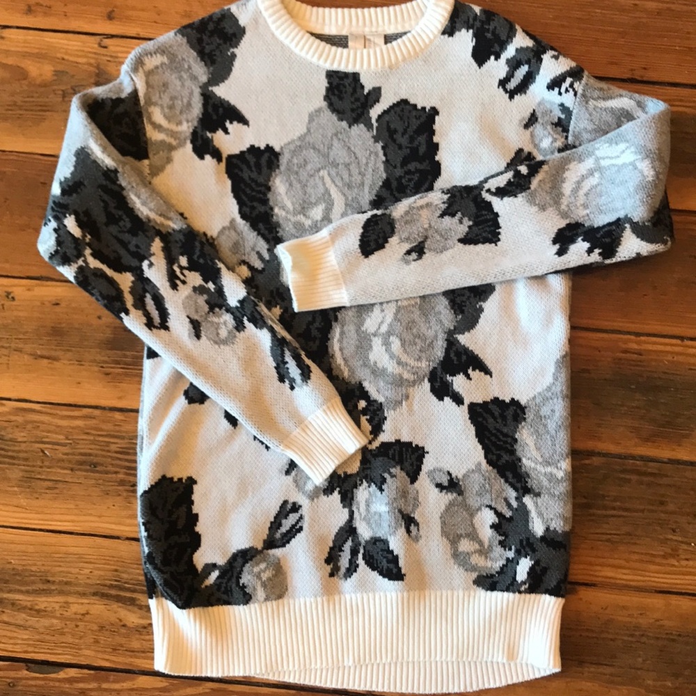Forever 21 Exclusive Black & White Rose Sweater